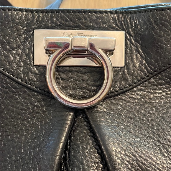 Salvatore Ferragamo Graziella black leather Crossbody bag - Picture 3 of 9